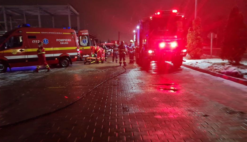 UPDATE: Incendiul de la stația de reciclare de pe Aurel Vlaicu a fost stins
