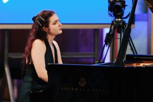 Inya Maria Cutova a obținut Premiul III și Premiul Special „Jean Mihail” la Concursul Internațional de Pian „Dinu Lipatti”