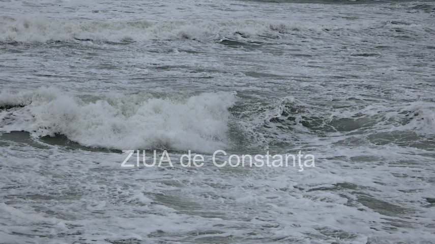 Marea, involburata la Constanta. Valuri puternice si vant pe litoral (Galerie FOTO+VIDEO)